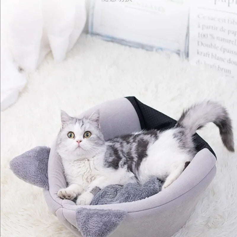 “Cozy Cat Bed House – Soft Warm Pet Cave for Indoor Cats & Kittens”